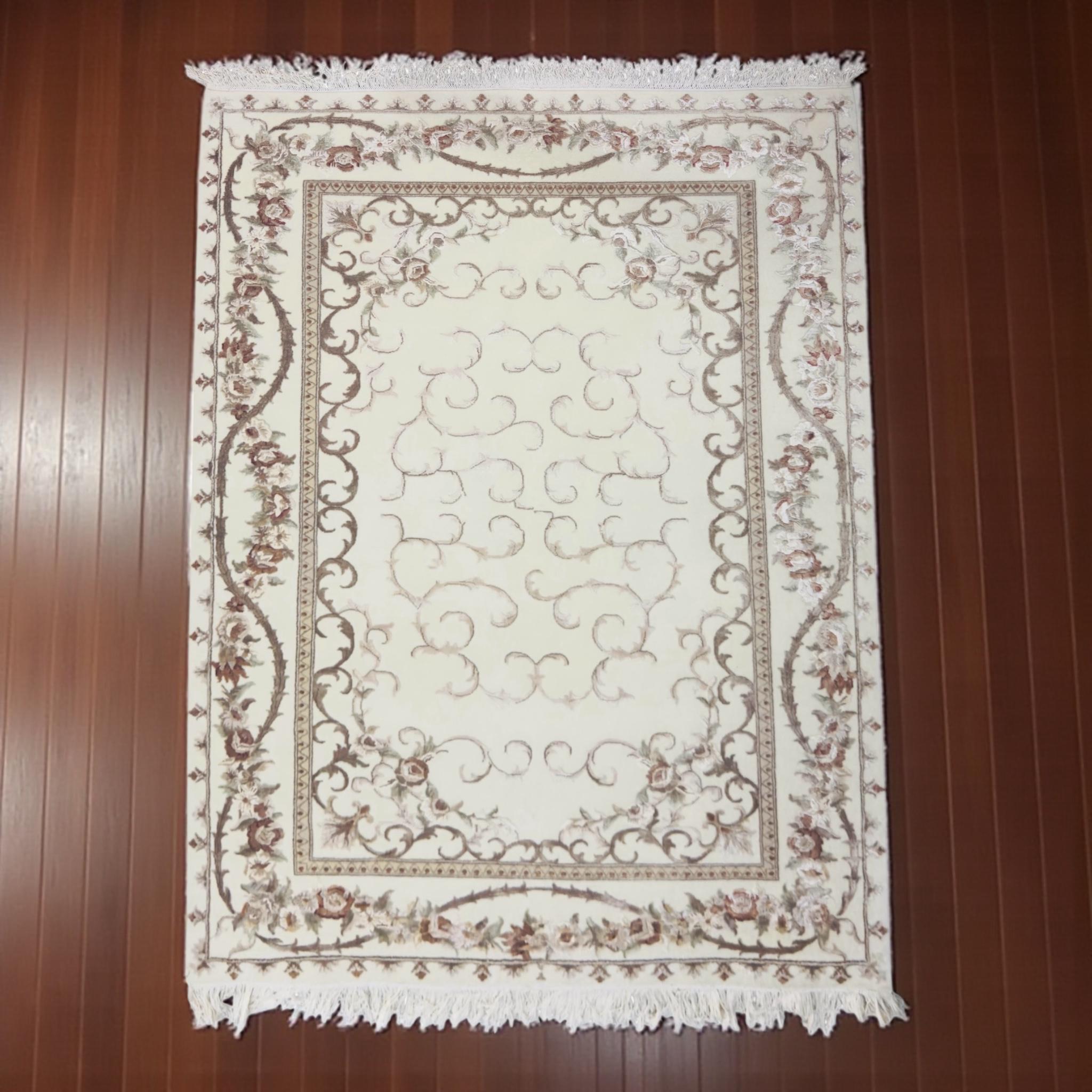 Handwoven Wool Art Silk Rug: Ivory Persian Floral Medallion