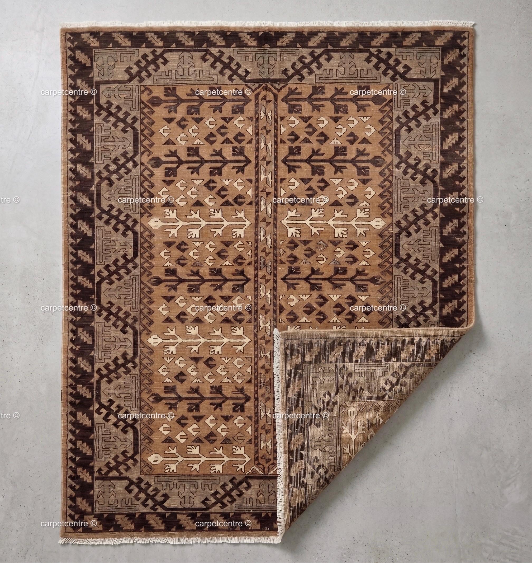Hand Knotted Oushak Rug: New Zealand Wool, Tribal Geometric Design
