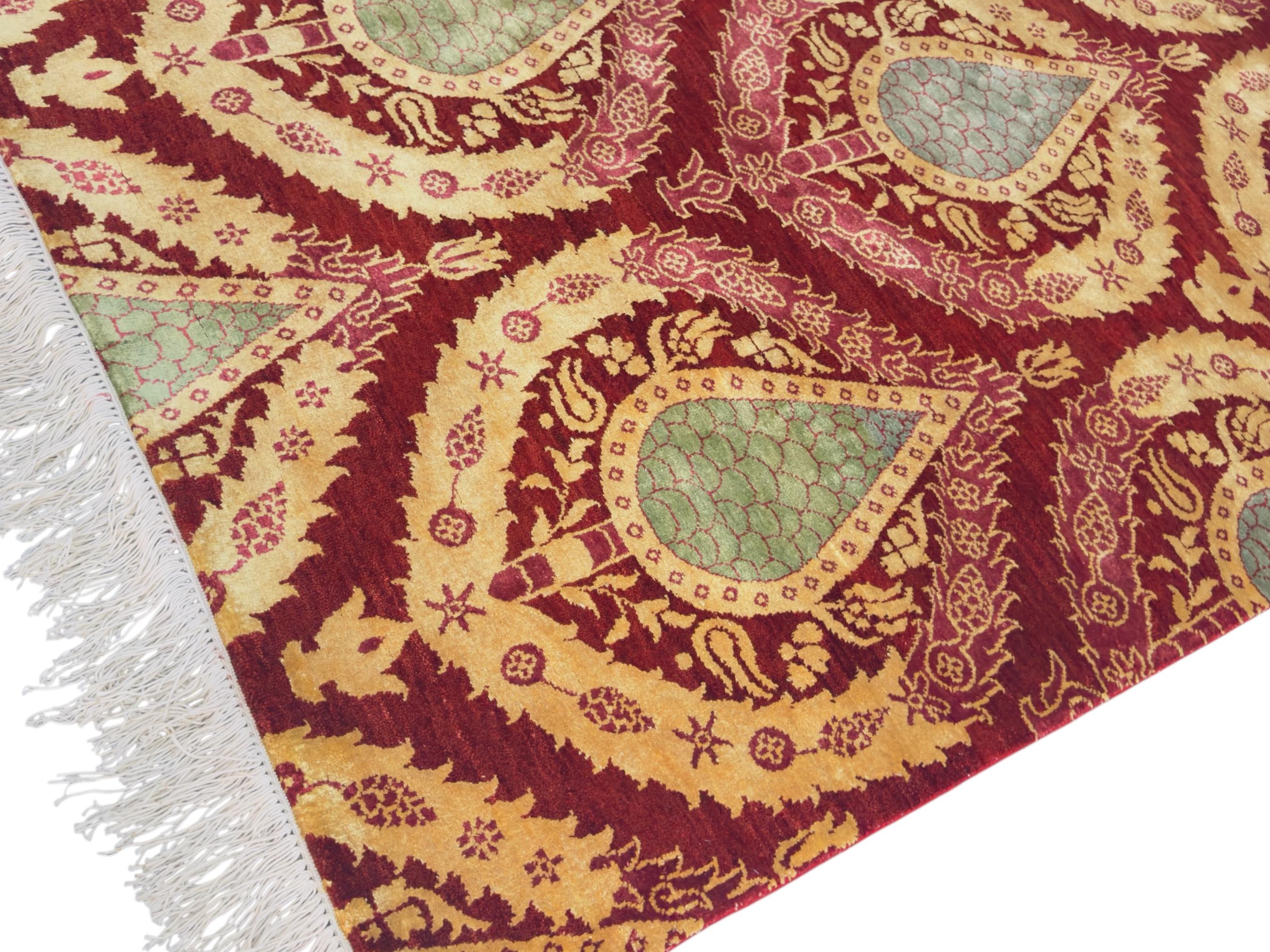 Handwoven Wool Rug – Maroon & Gold Paisley Teardrop Design, Indian Style