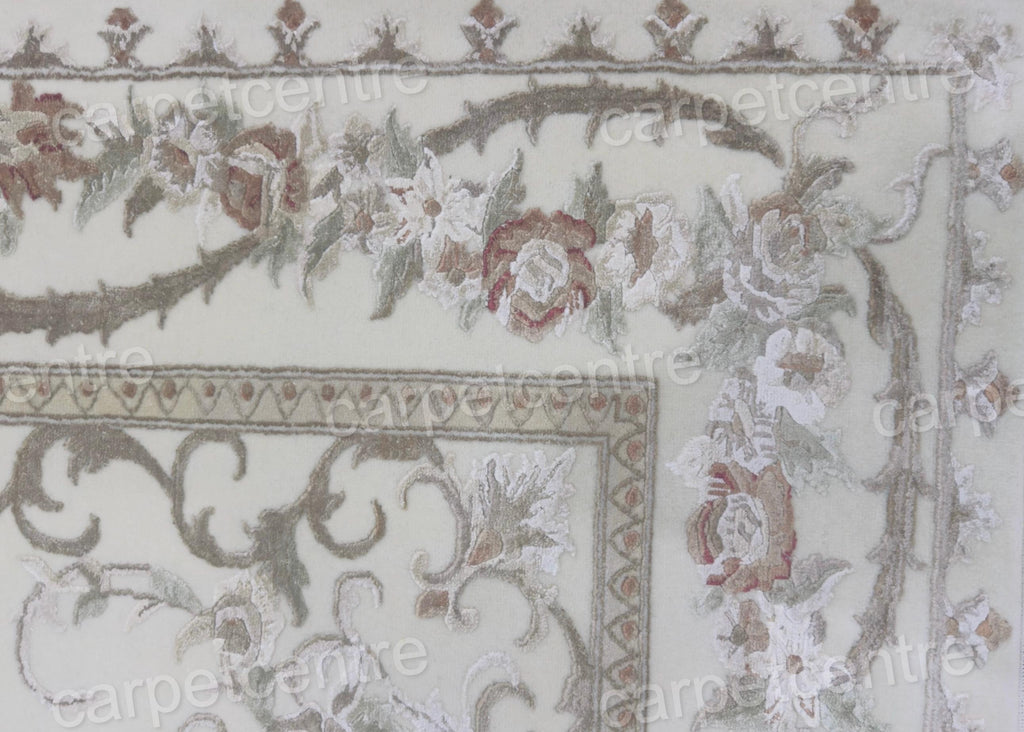 Handwoven Wool Art Silk Rug: Ivory Persian Floral Medallion
