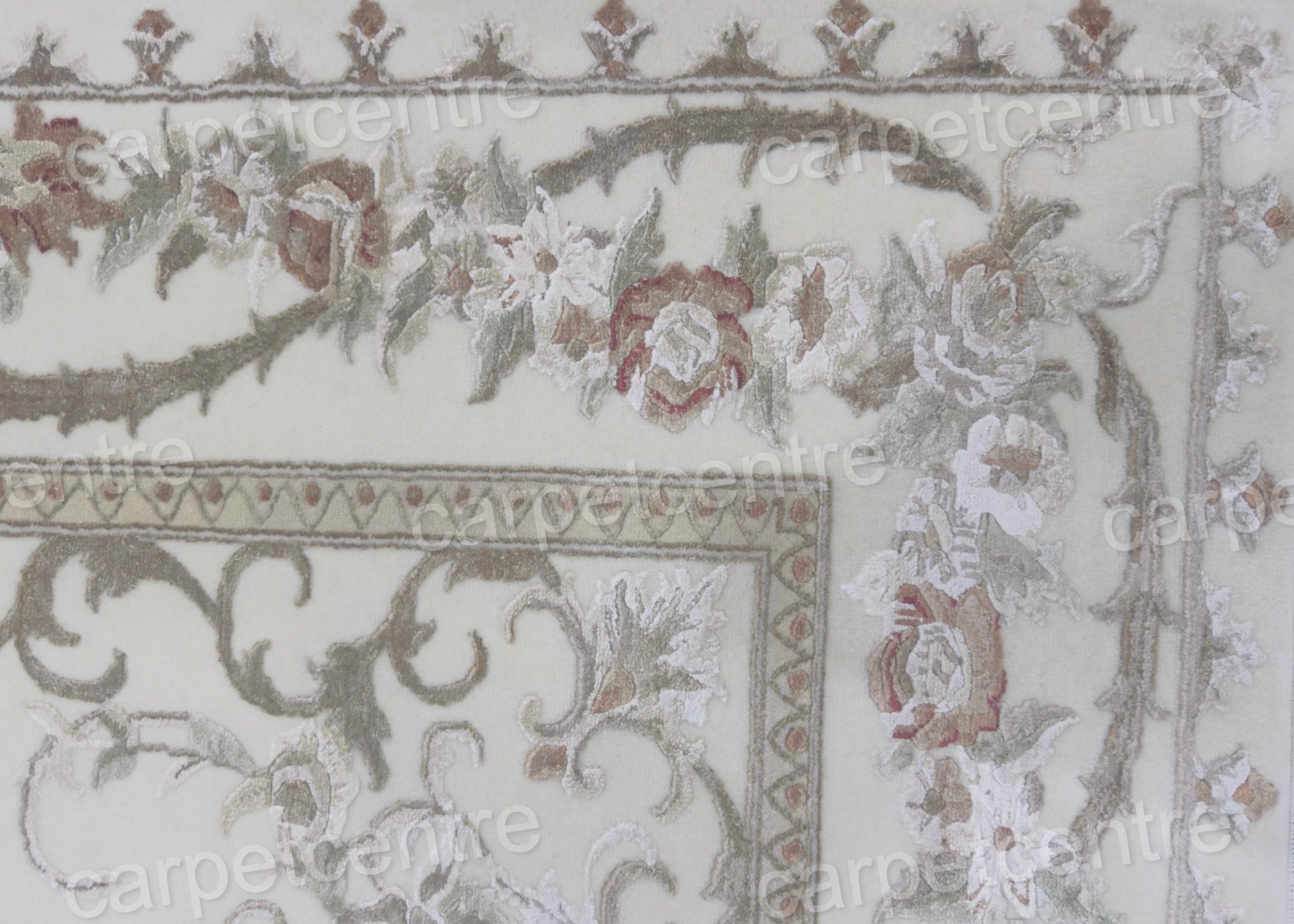 Handwoven Wool Art Silk Rug: Ivory Persian Floral Medallion
